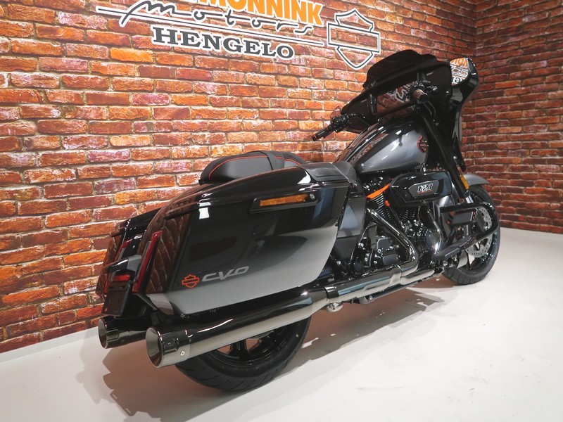 HARLEY-DAVIDSON - FLHXSE CVO Street Glide 121