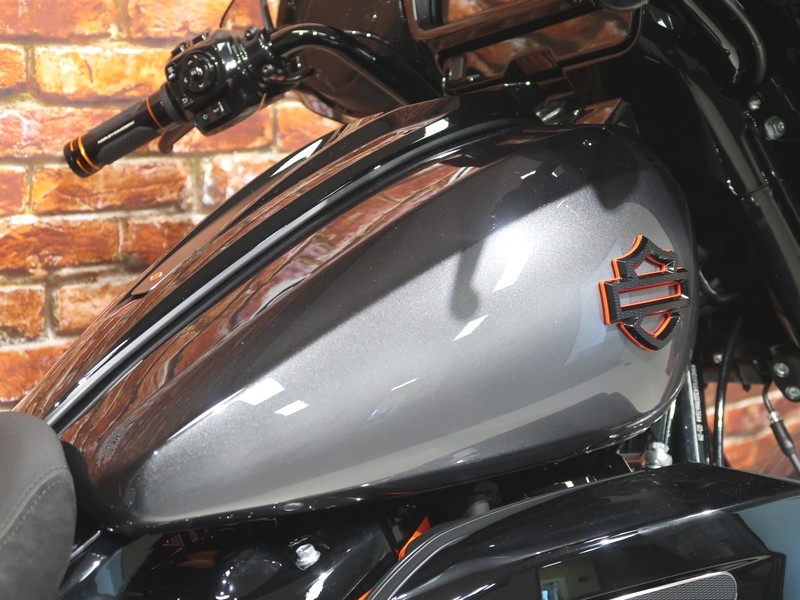 HARLEY-DAVIDSON - FLHXSE CVO Street Glide 121