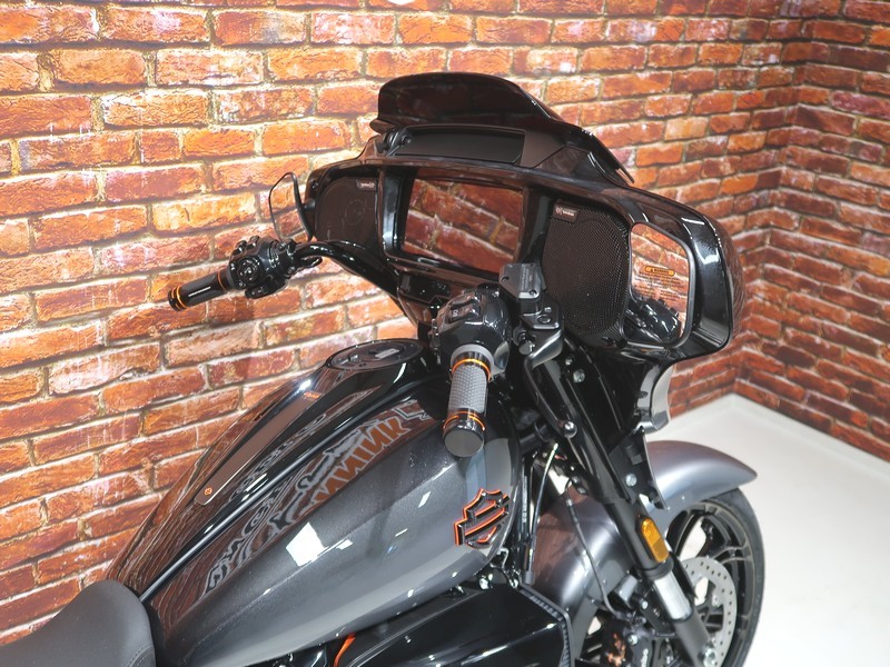 HARLEY-DAVIDSON - FLHXSE CVO Street Glide 121