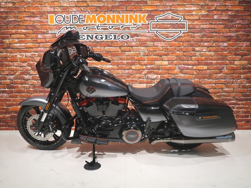 HARLEY-DAVIDSON - FLHXSE CVO Street Glide 121