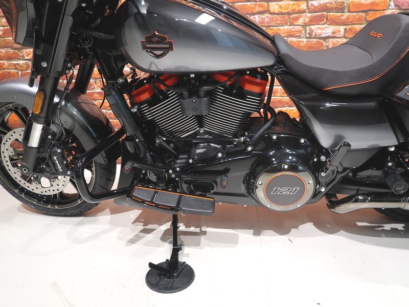 HARLEY-DAVIDSON - FLHXSE CVO Street Glide 121