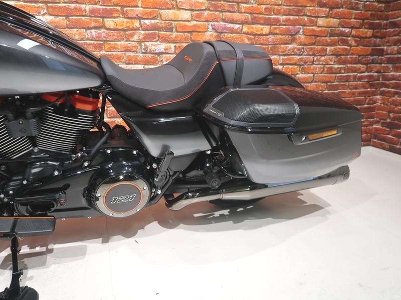 HARLEY-DAVIDSON - FLHXSE CVO Street Glide 121