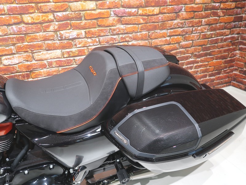 HARLEY-DAVIDSON - FLHXSE CVO Street Glide 121