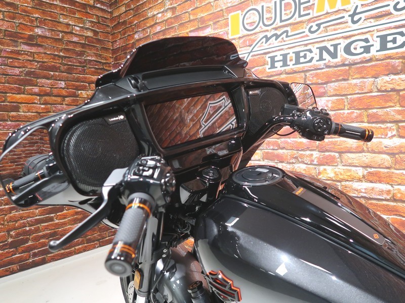 HARLEY-DAVIDSON - FLHXSE CVO Street Glide 121