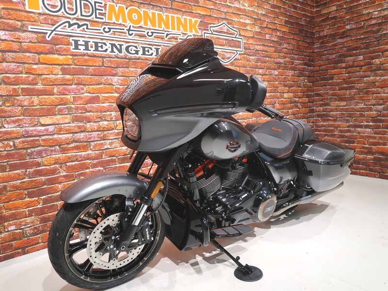 HARLEY-DAVIDSON - FLHXSE CVO Street Glide 121