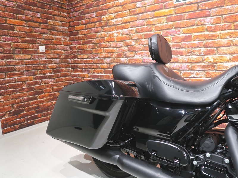 HARLEY-DAVIDSON - FLHRXS Road King Special 107