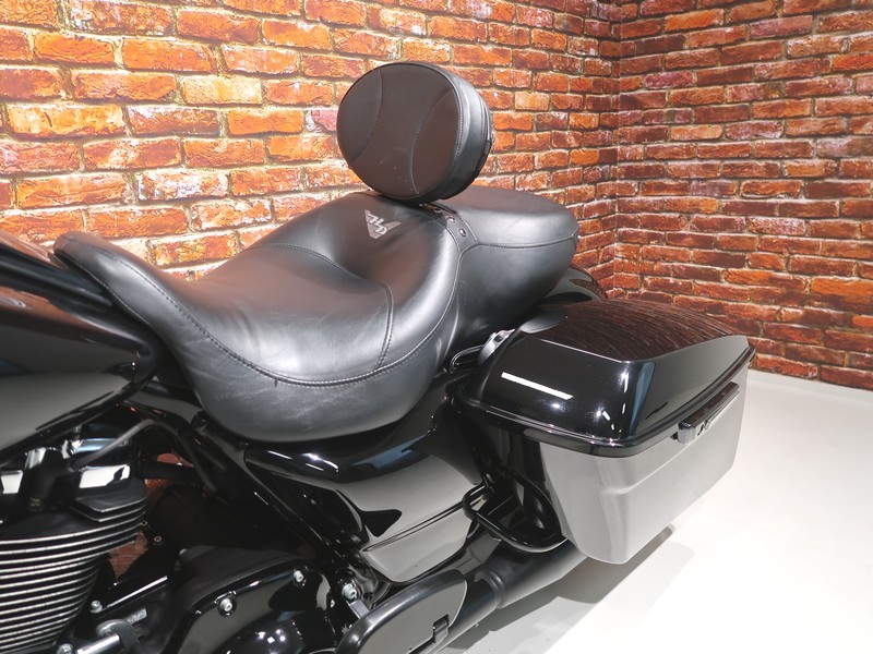 HARLEY-DAVIDSON - FLHRXS Road King Special 107