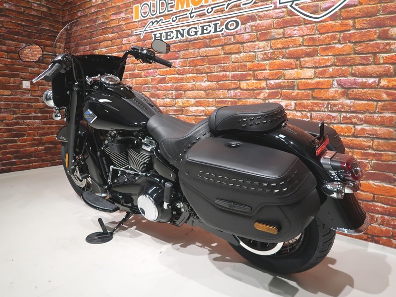 HARLEY-DAVIDSON - FLHC Heritage Classic 117