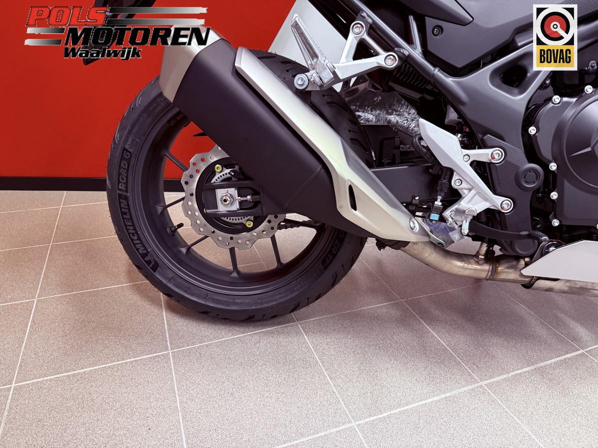 HONDA CB 750 ACT Hornet E-Clutch