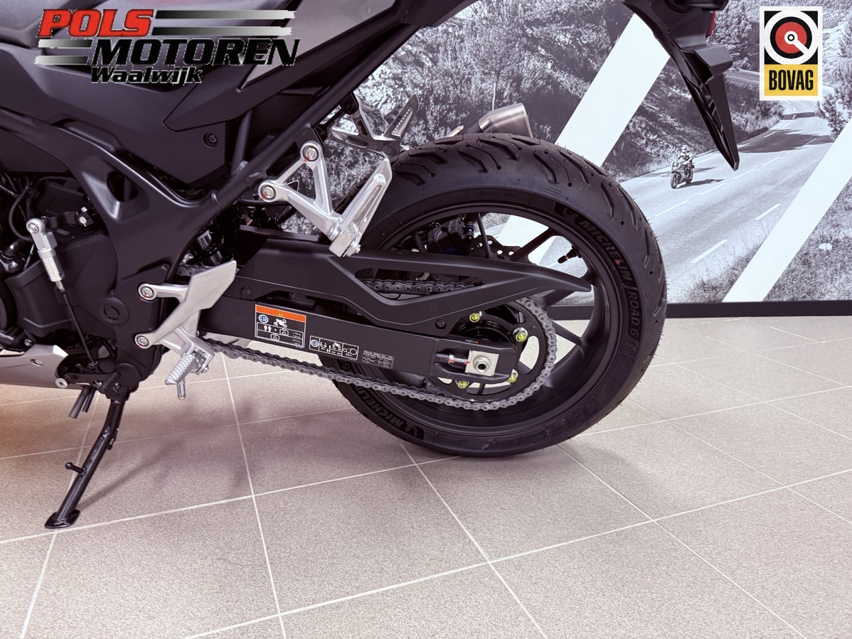HONDA CB 750 ACT Hornet E-Clutch