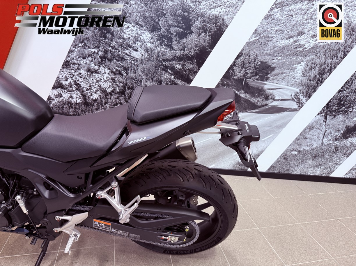 HONDA CB 750 ACT Hornet E-Clutch