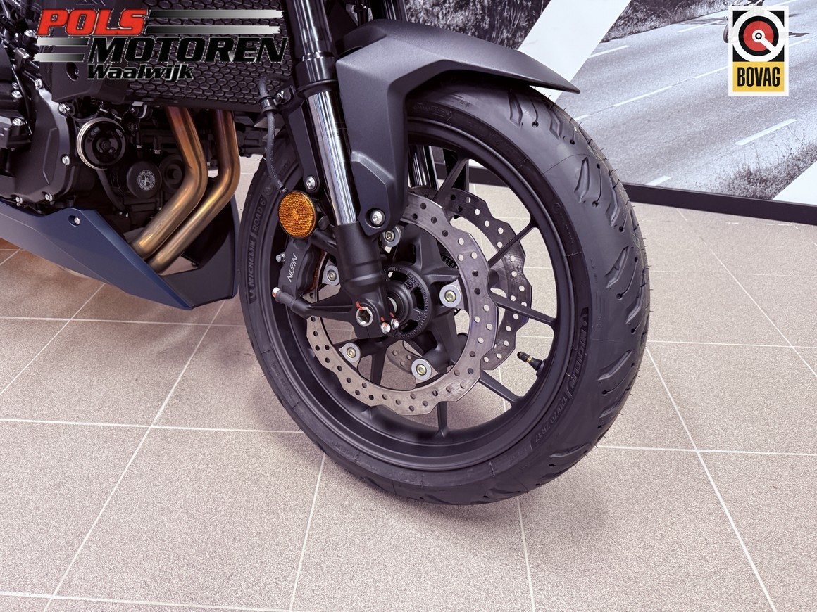 HONDA CB 750 ACT Hornet E-Clutch