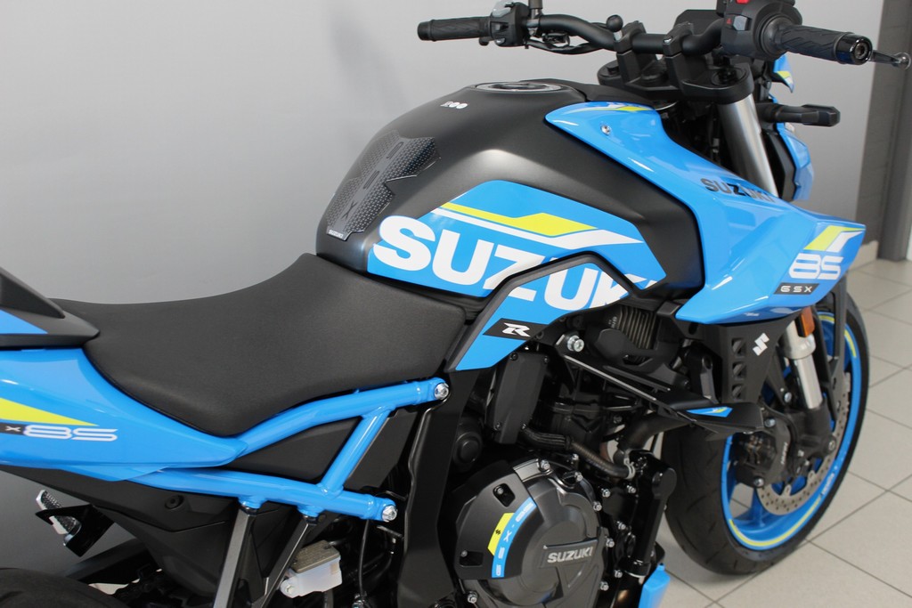 SUZUKI GSX-8S