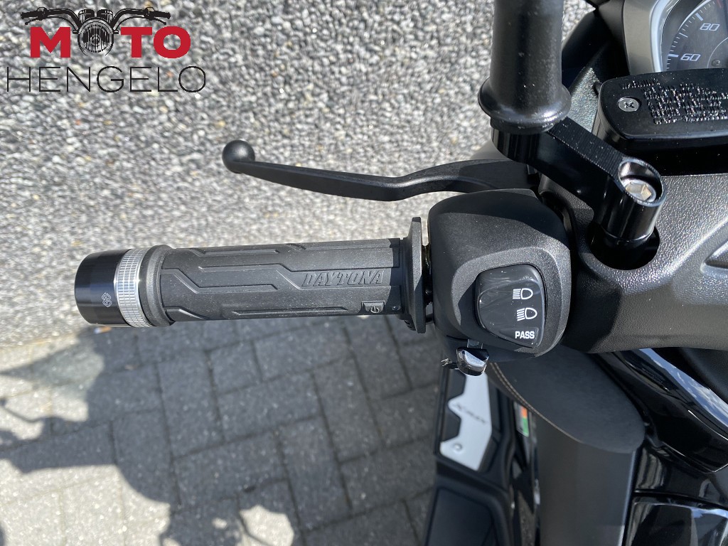 YAMAHA - X-MAX 300 TECH MAX