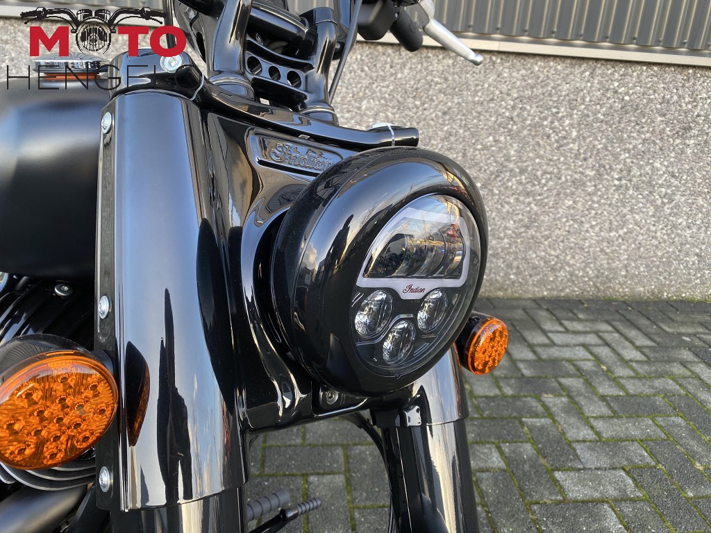 INDIAN - CHIEF BOBBER DARK HORSE