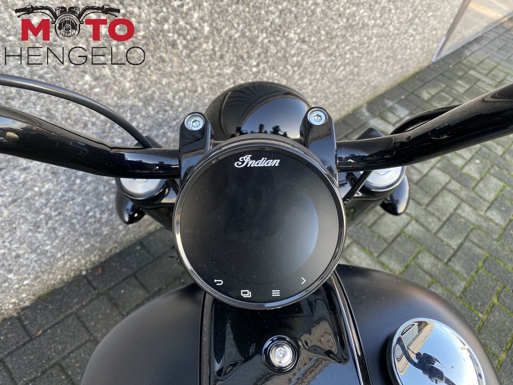 INDIAN - CHIEF BOBBER DARK HORSE