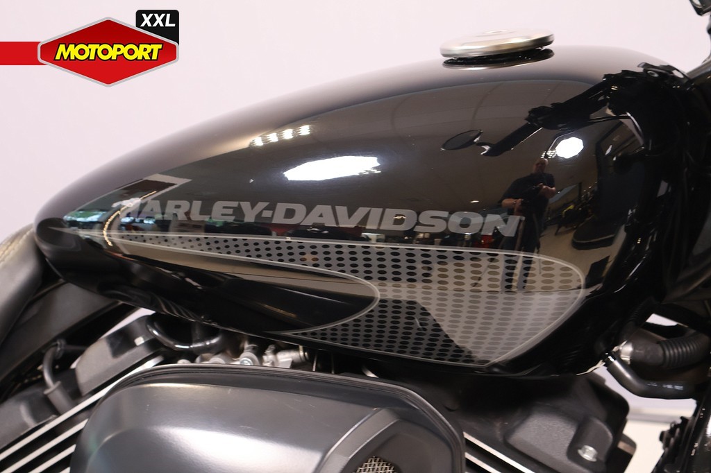 HARLEY-DAVIDSON - STREET ROD 750