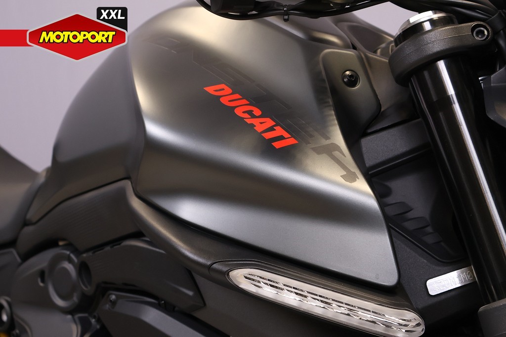 DUCATI - MONSTER +