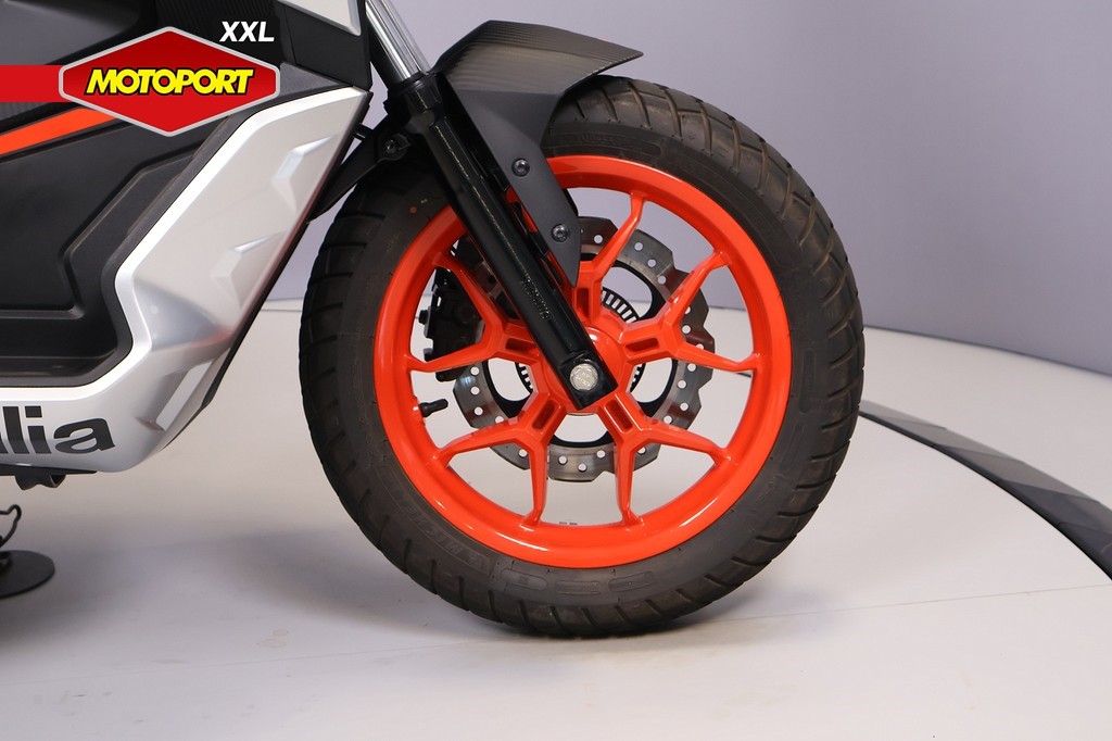 APRILIA - SR GT 200 SPORT