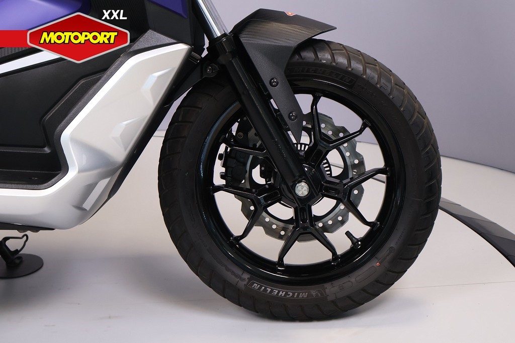 APRILIA - SR GT 200