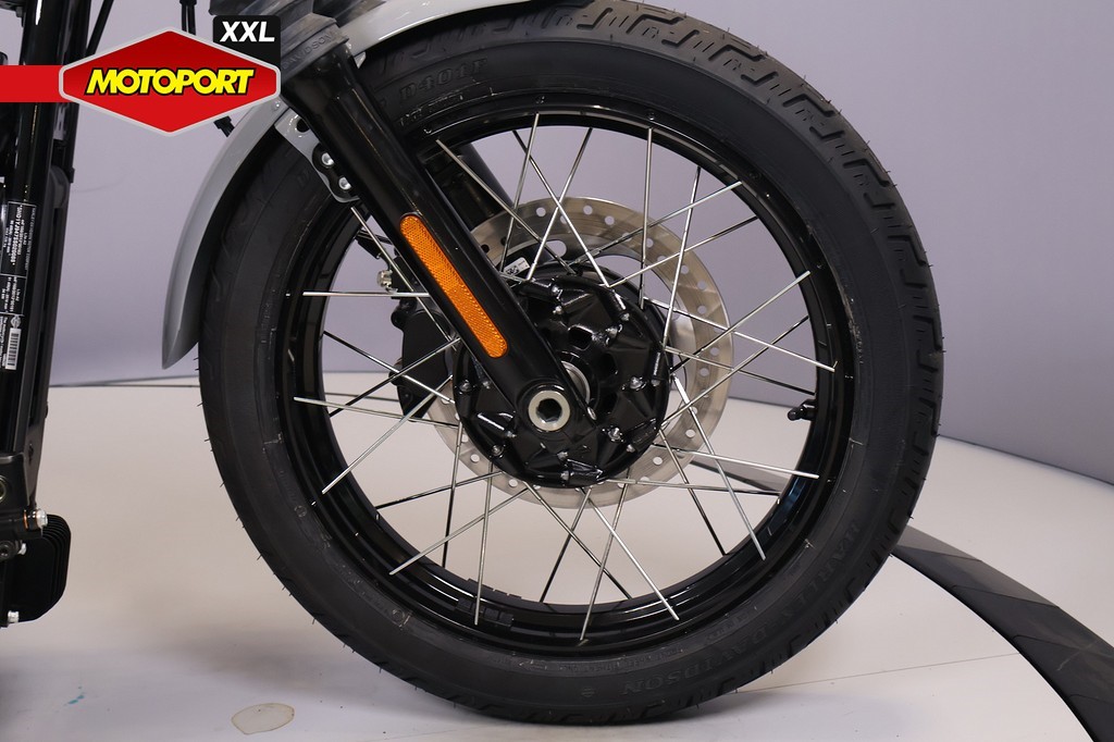 HARLEY-DAVIDSON - STREET BOB