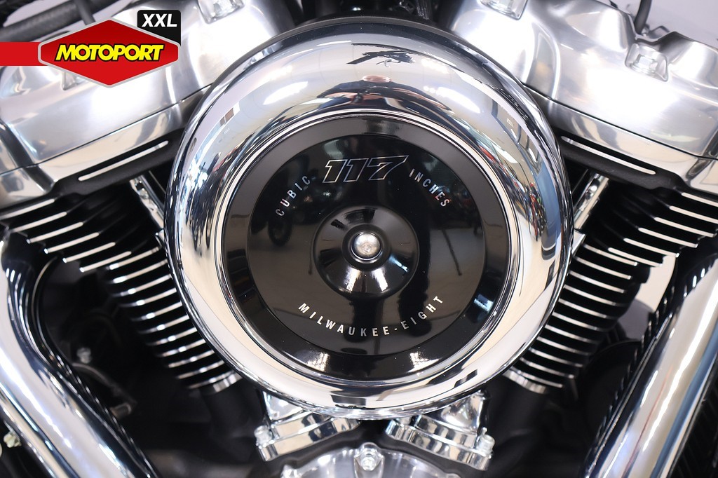 HARLEY-DAVIDSON - STREET BOB