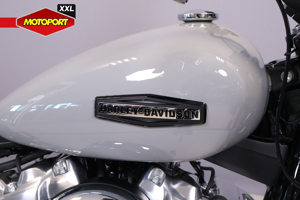 HARLEY-DAVIDSON - STREET BOB