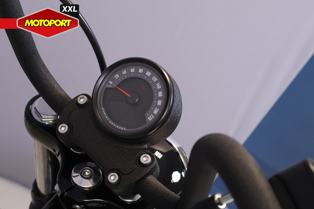 HARLEY-DAVIDSON - STREET BOB