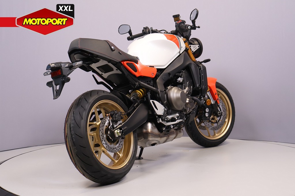 YAMAHA - XSR 900