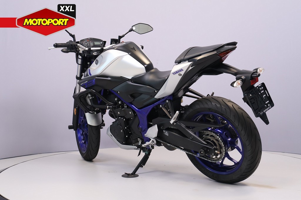 YAMAHA - MT 03