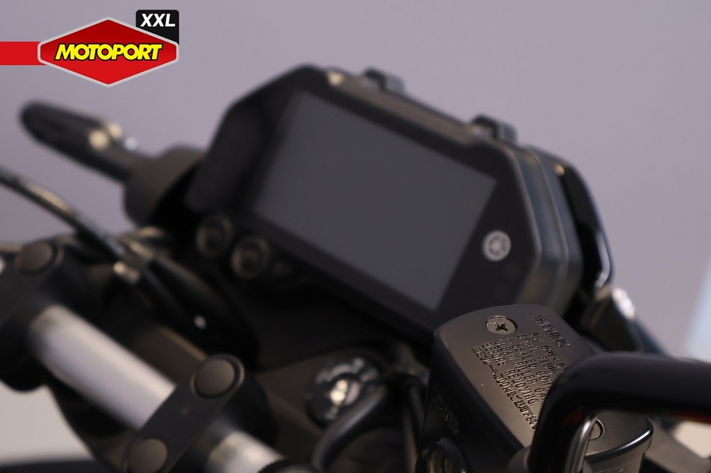 YAMAHA - MT 03