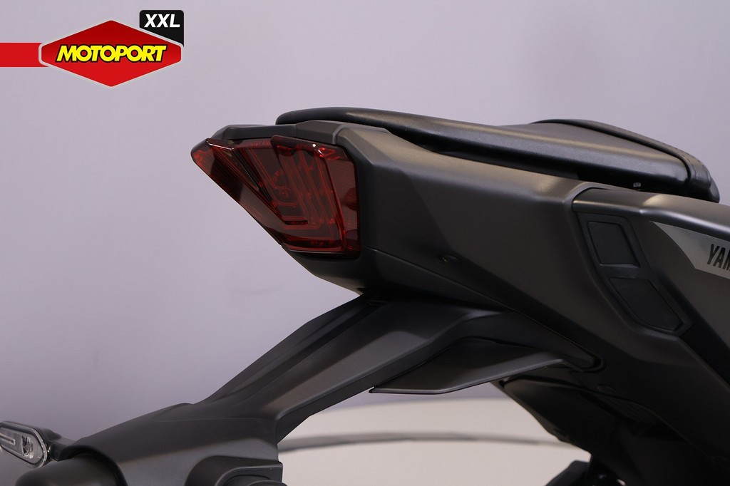 YAMAHA - MT 03