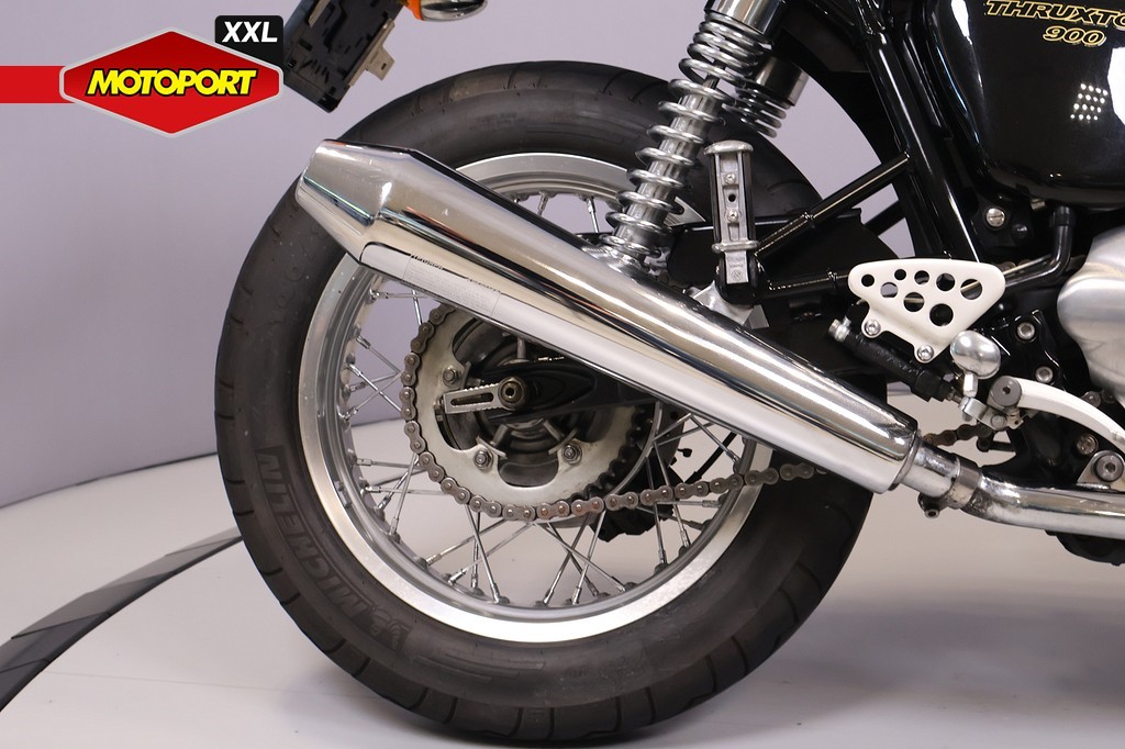 TRIUMPH - THRUXTON 900