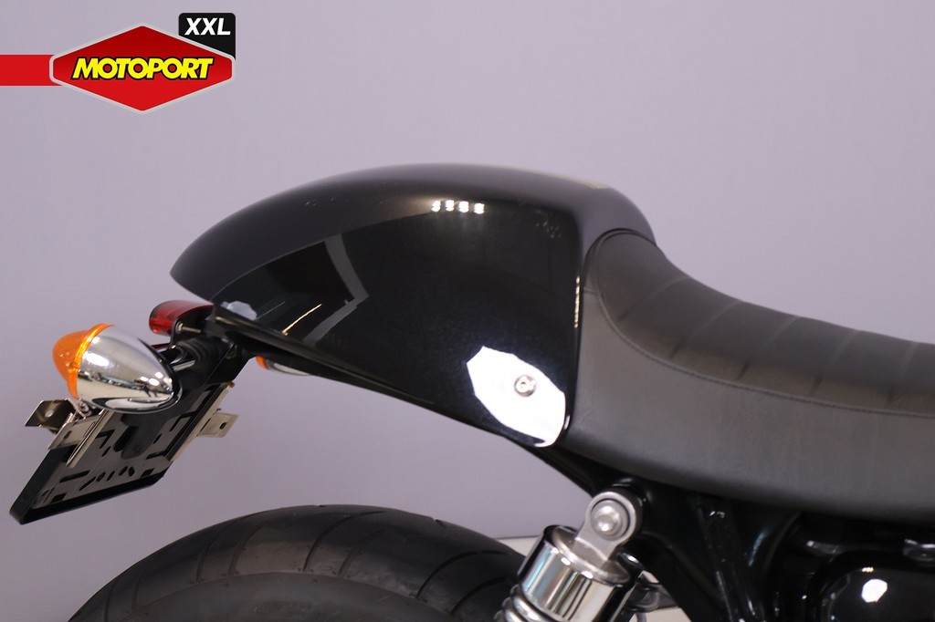 TRIUMPH - THRUXTON 900