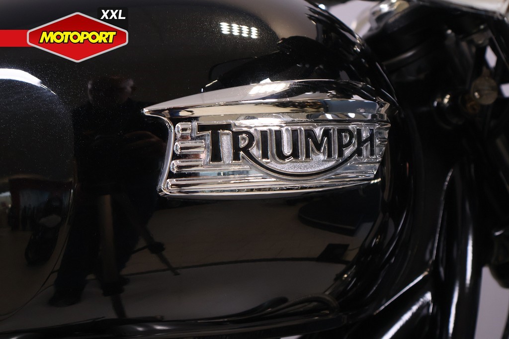 TRIUMPH - THRUXTON 900