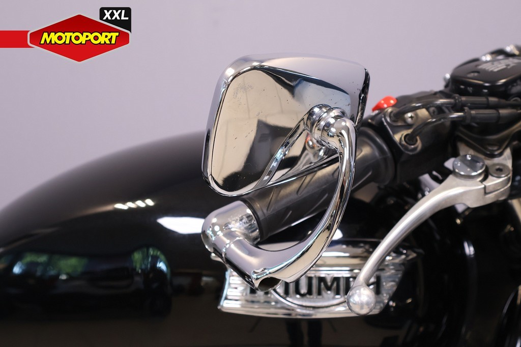 TRIUMPH - THRUXTON 900