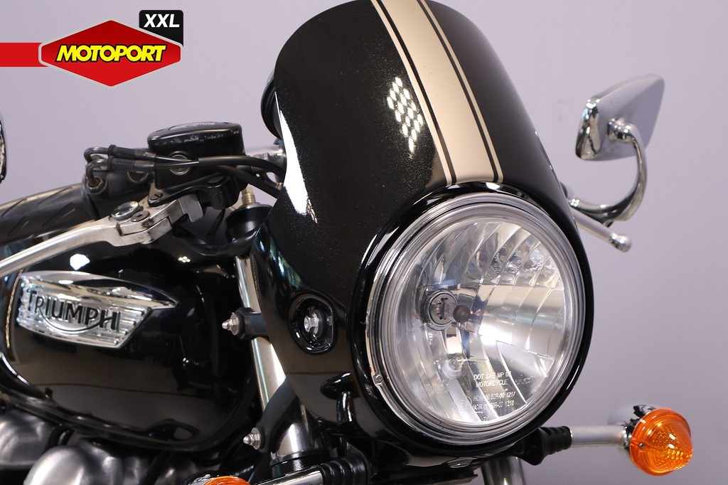 TRIUMPH - THRUXTON 900