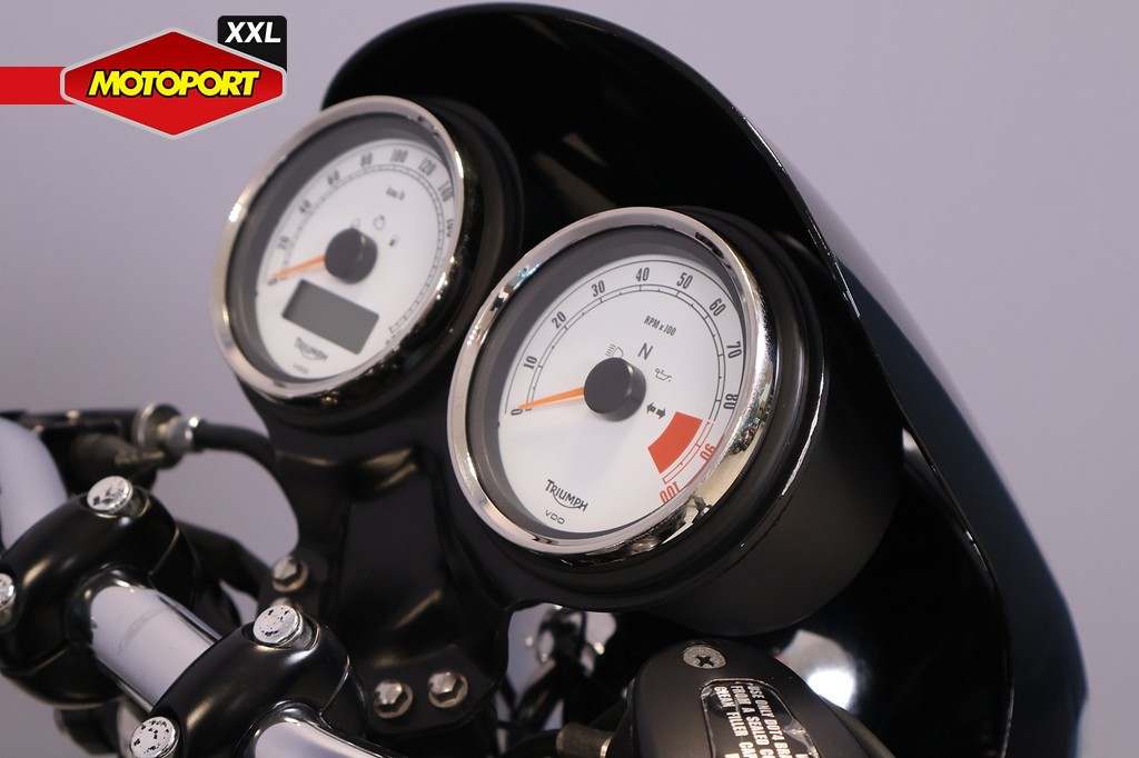 TRIUMPH - THRUXTON 900