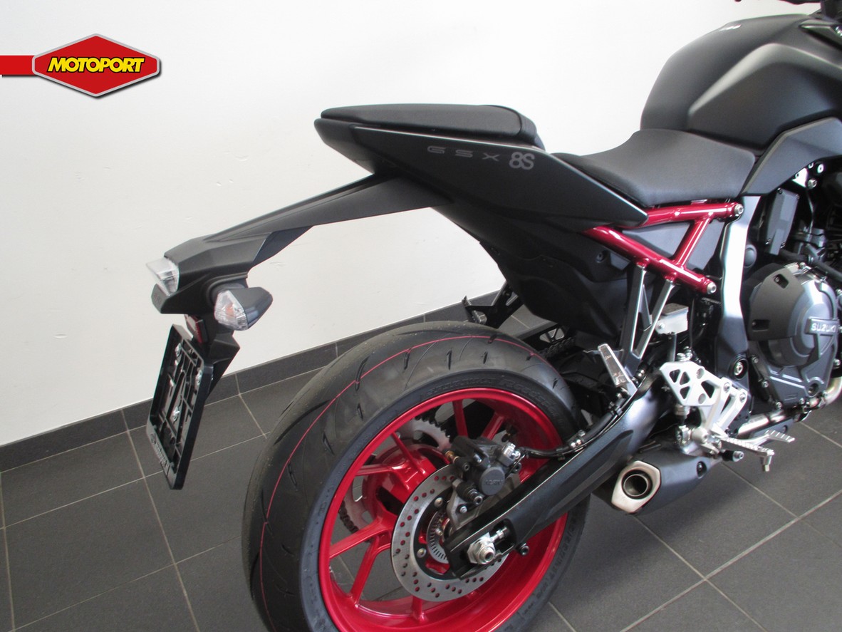 SUZUKI - GSX-8S