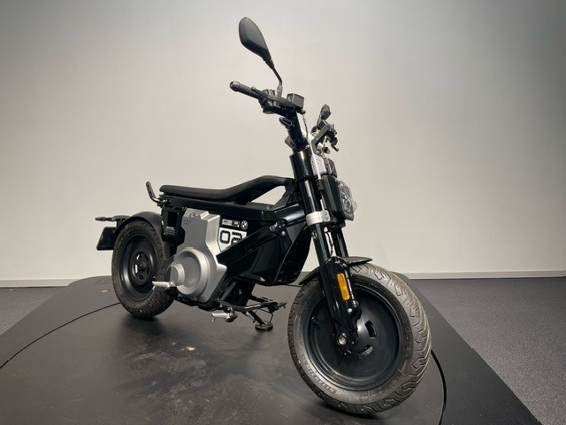 BMW - CE 02
