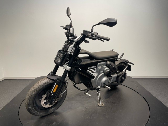BMW - CE 02