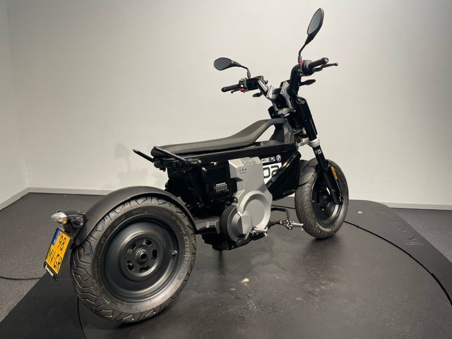 BMW - CE 02