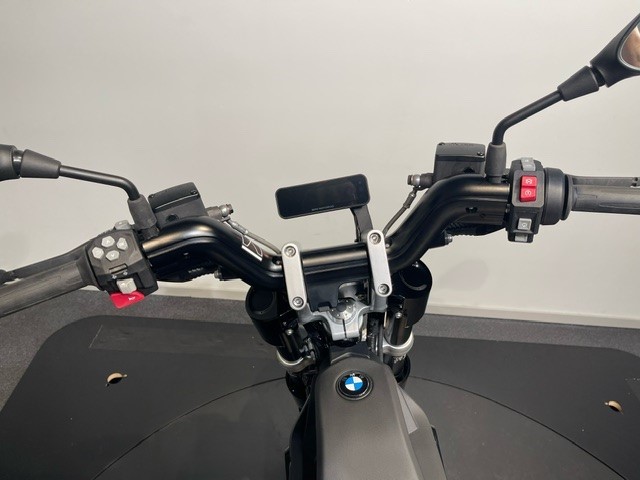 BMW - CE 02