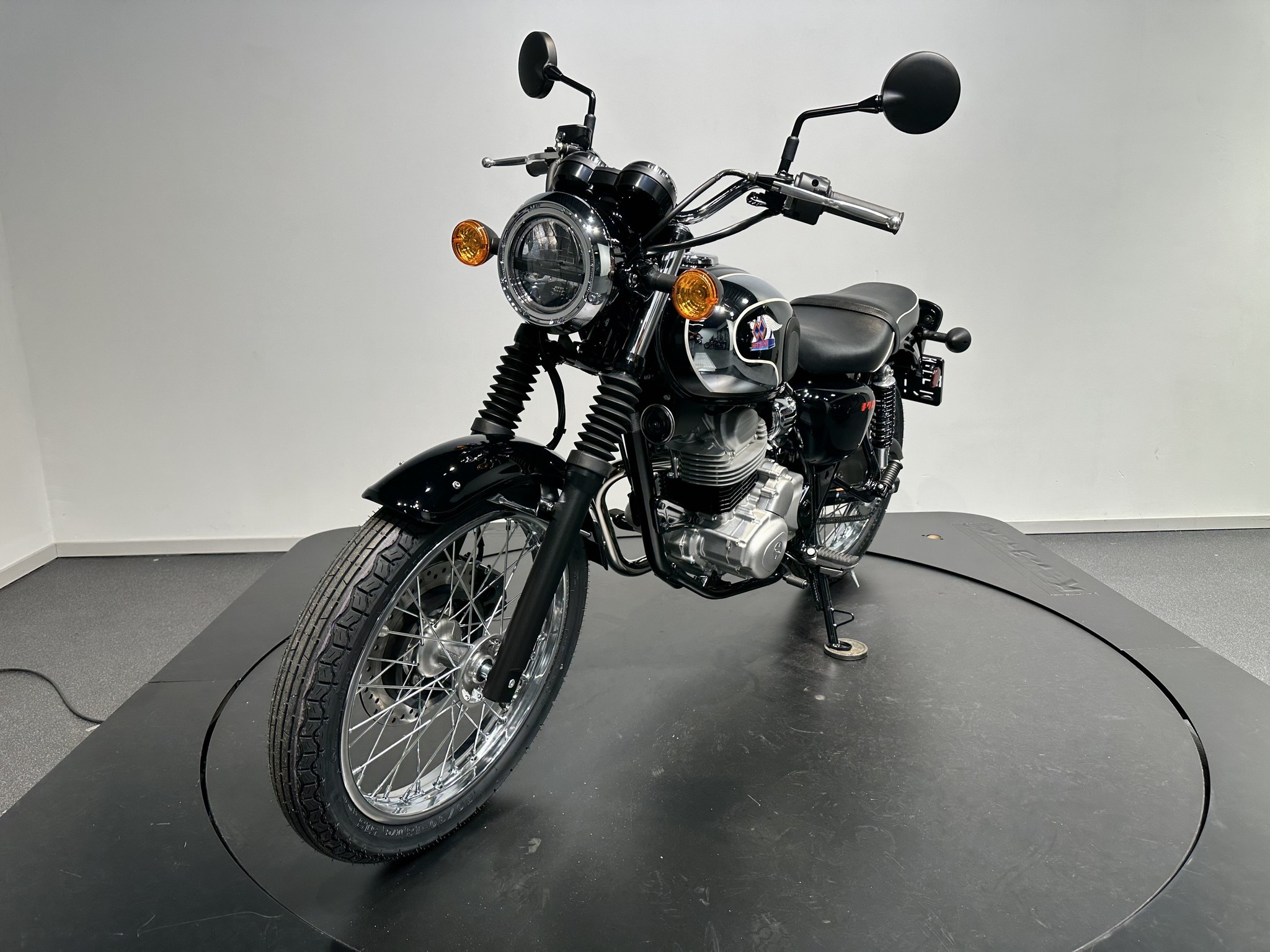 KAWASAKI - Meguro S1