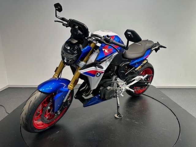 BMW - F 900 R