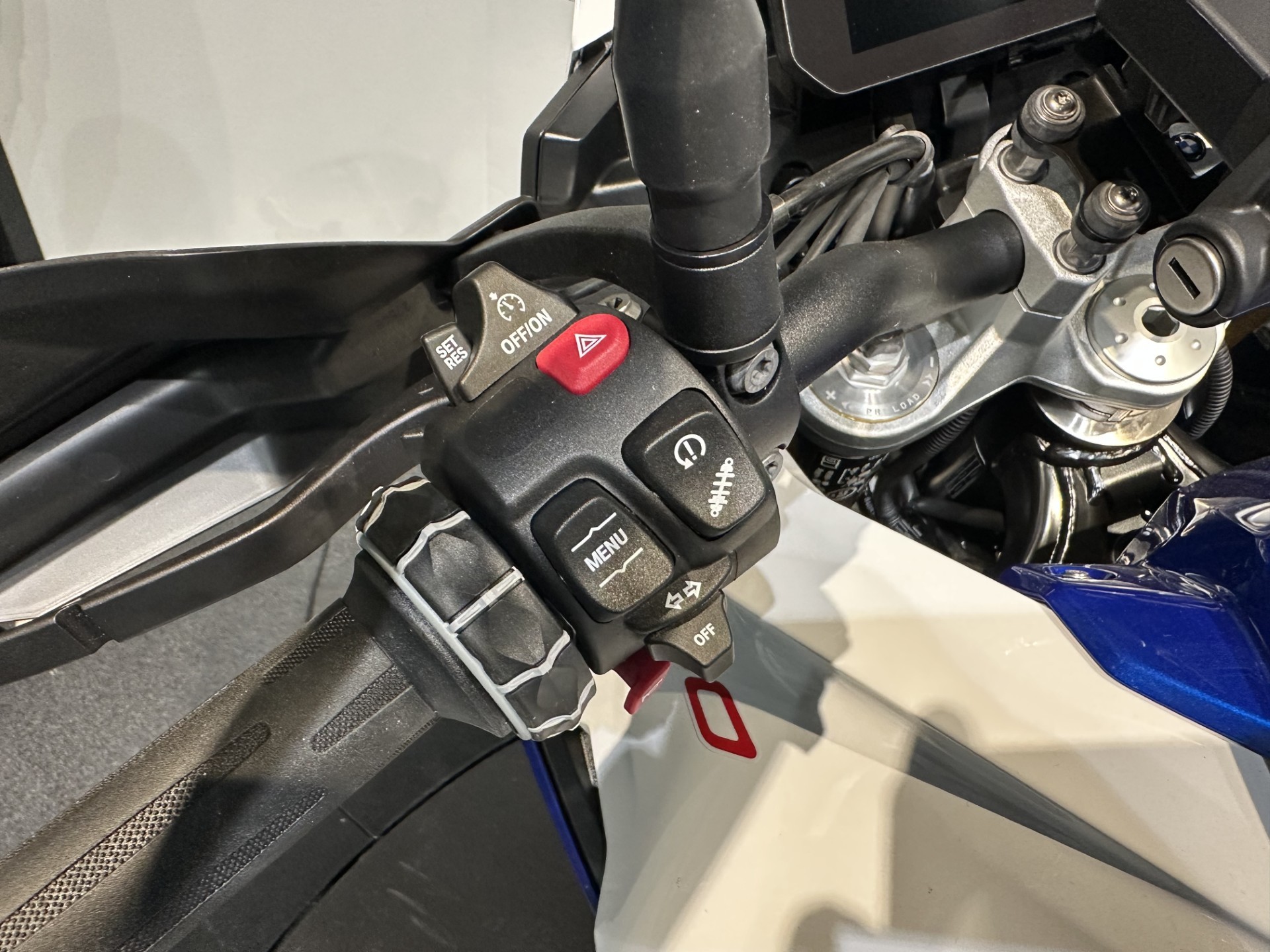 BMW - F 900 XR