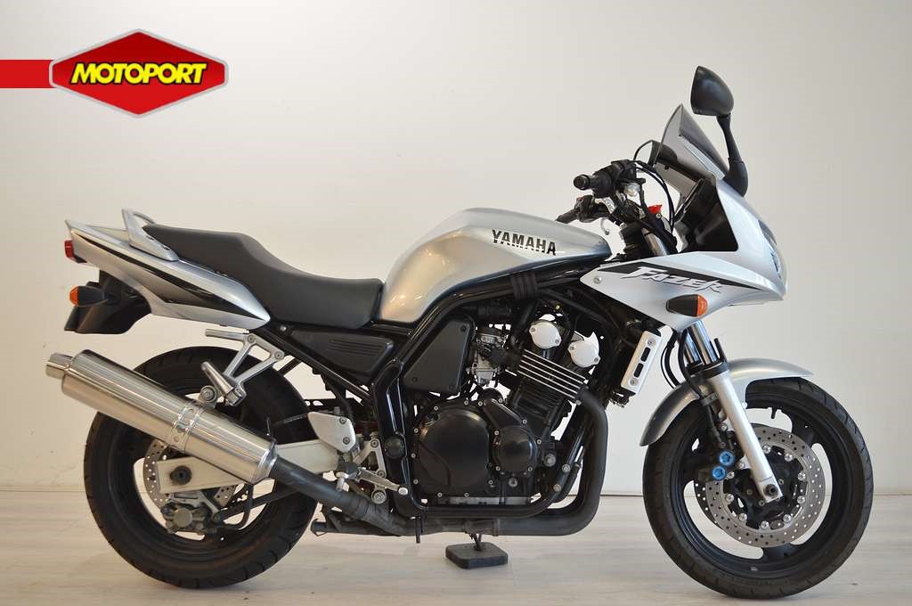 YAMAHA - FZS 600 FAZER