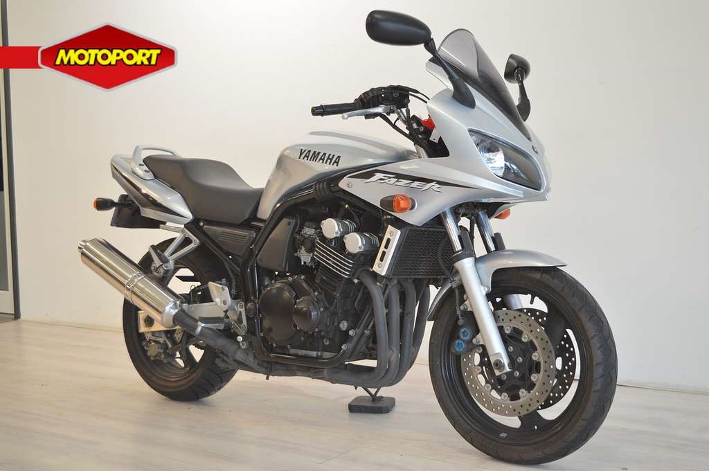 YAMAHA - FZS 600 FAZER