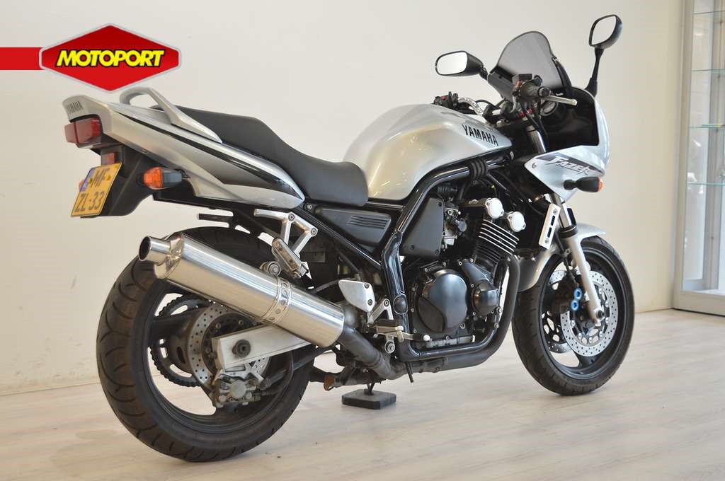 YAMAHA - FZS 600 FAZER