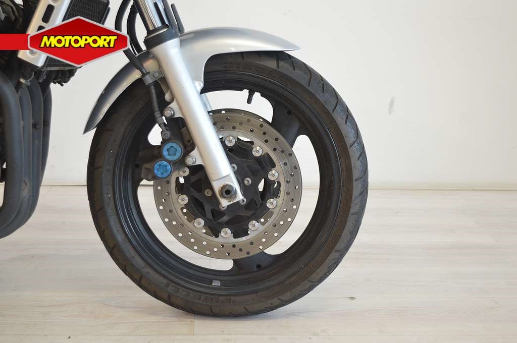 YAMAHA - FZS 600 FAZER